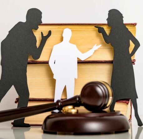 Kamu Hukuku ve Özel Hukuk Eğitimi ve Sertifikası